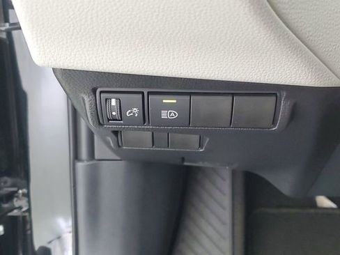 Used 2025 Toyota Corolla Cross L FWD image 30