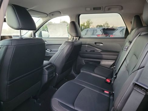 New 2026 Nissan Pathfinder SL image 5