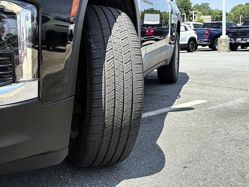 Used 2023 Chevrolet Traverse LT w/ LPO, Floor Liner Package FWD image 25