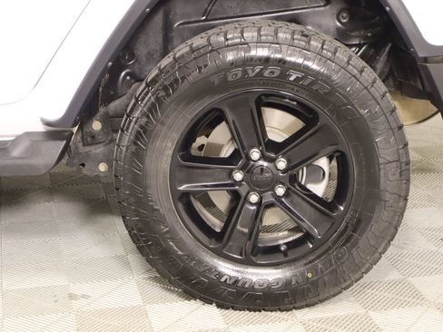 Used 2023 Jeep Wrangler Altitude image 19