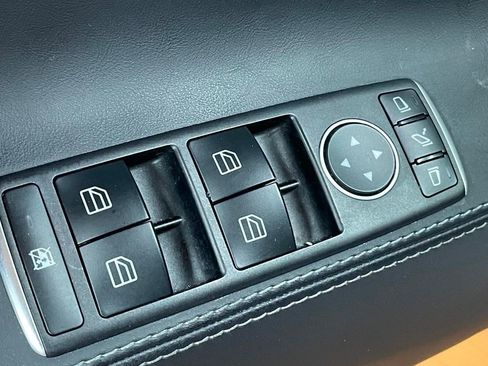 Used 2020 Tesla Model S Long Range Plus image 14