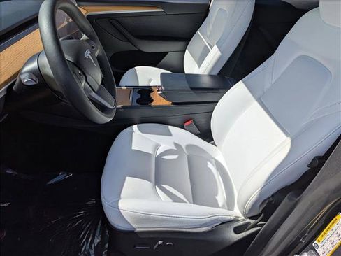 Used 2023 Tesla Model Y Long Range AWD/4WD image 17