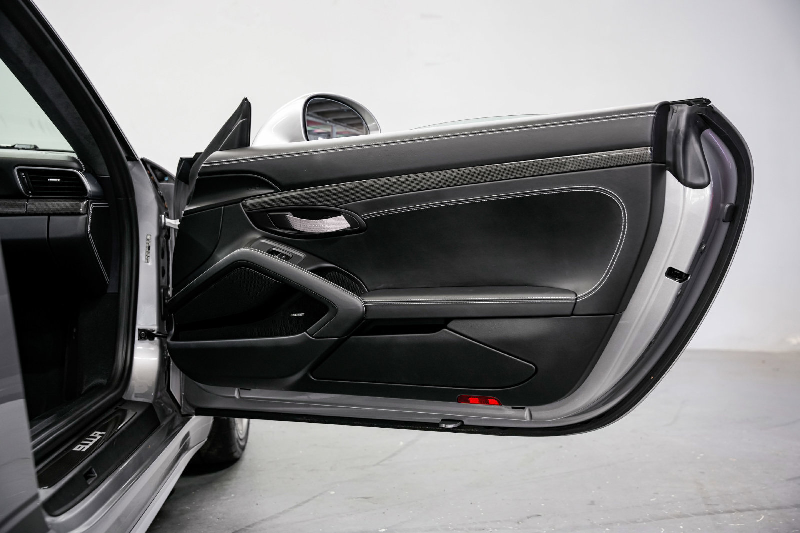 Used 2016 Porsche 911 R RWD image 27