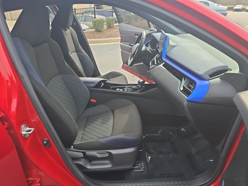 Used 2021 Toyota C-HR XLE image 10