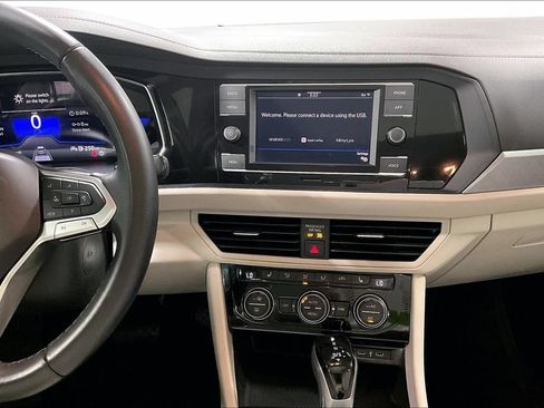 Used 2023 Volkswagen Jetta SE FWD image 7