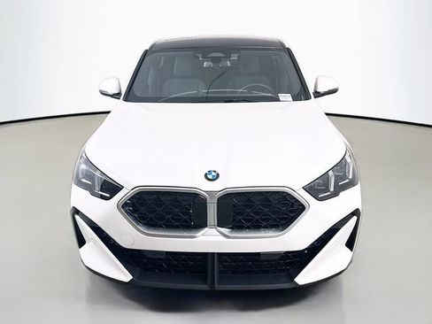 New 2025 BMW X2 xDrive28i w/ Convenience Package image 2
