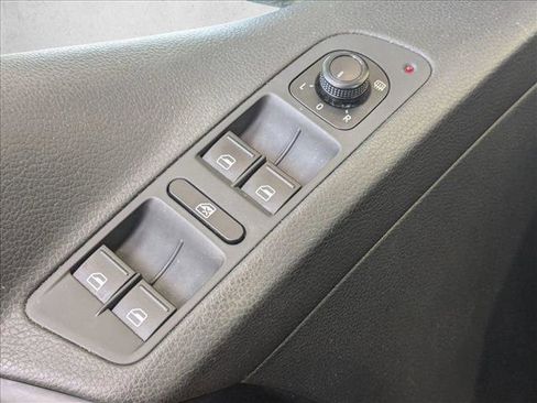 Used 2017 Volkswagen Tiguan S FWD image 12