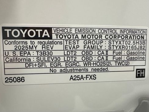 Used 2025 Toyota RAV4 LE AWD/4WD image 67