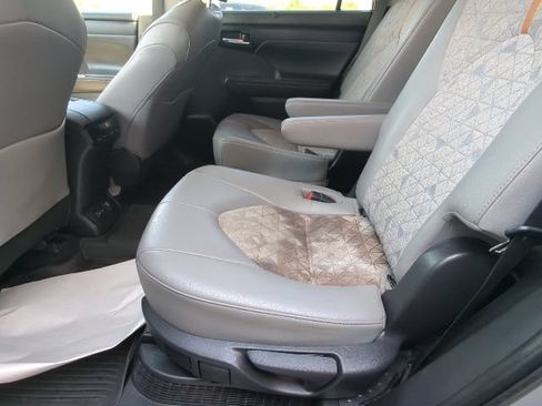 Used 2022 Toyota Highlander Bronze Edition AWD/4WD image 23