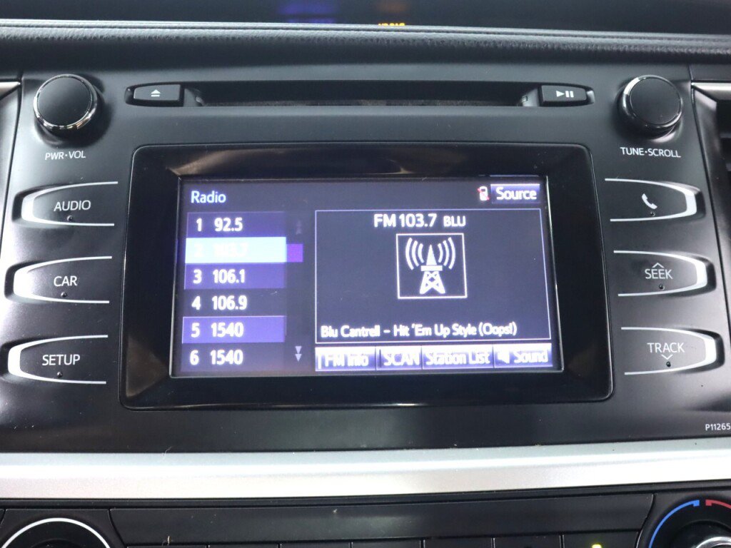 Used 2016 Toyota Highlander LE FWD image 18