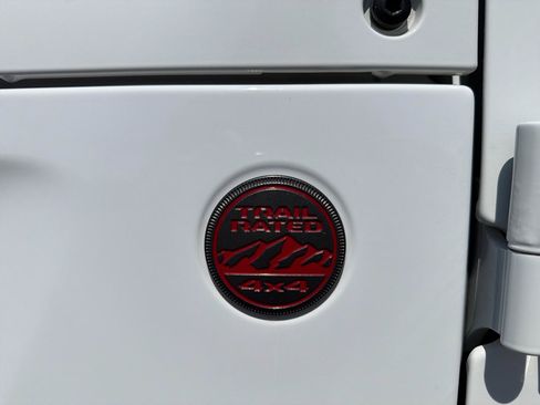 Used 2021 Jeep Gladiator Rubicon AWD/4WD image 22