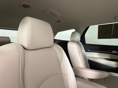 Used 2024 Buick Enclave Essence w/ Technology Package AWD/4WD image 27