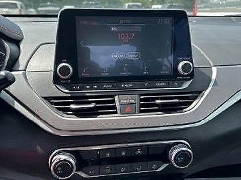 Used 2024 Nissan Altima 2.5 SR image 10