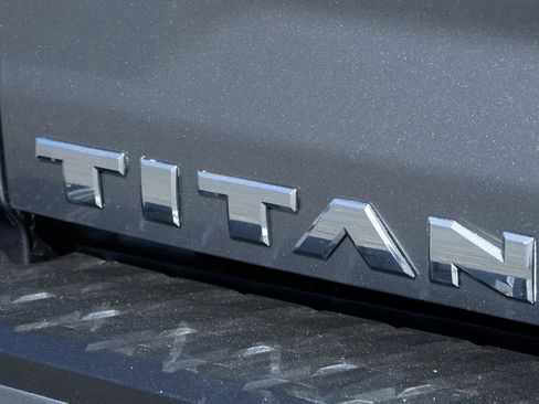 Used 2022 Nissan Titan SV image 45