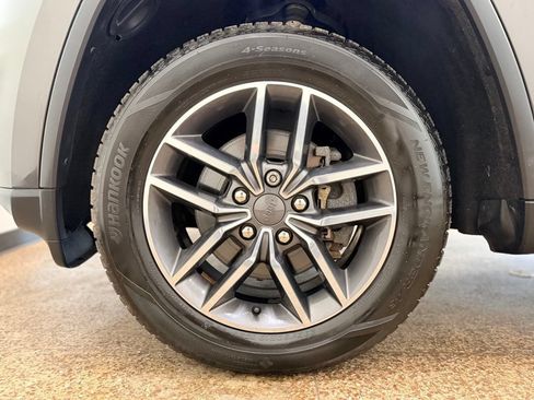 Used 2019 Jeep Grand Cherokee Limited AWD/4WD image 26