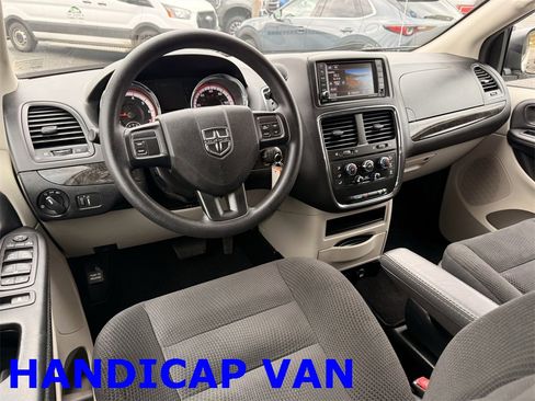 Used 2019 Dodge Grand Caravan SE image 9
