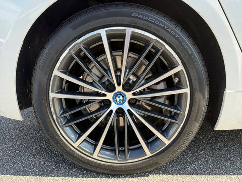 Used 2023 BMW 530e xDrive w/ Premium Package AWD/4WD image 17