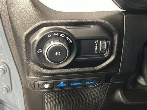 Used 2024 Jeep Wrangler Unlimited w/ Convenience Group AWD/4WD image 18