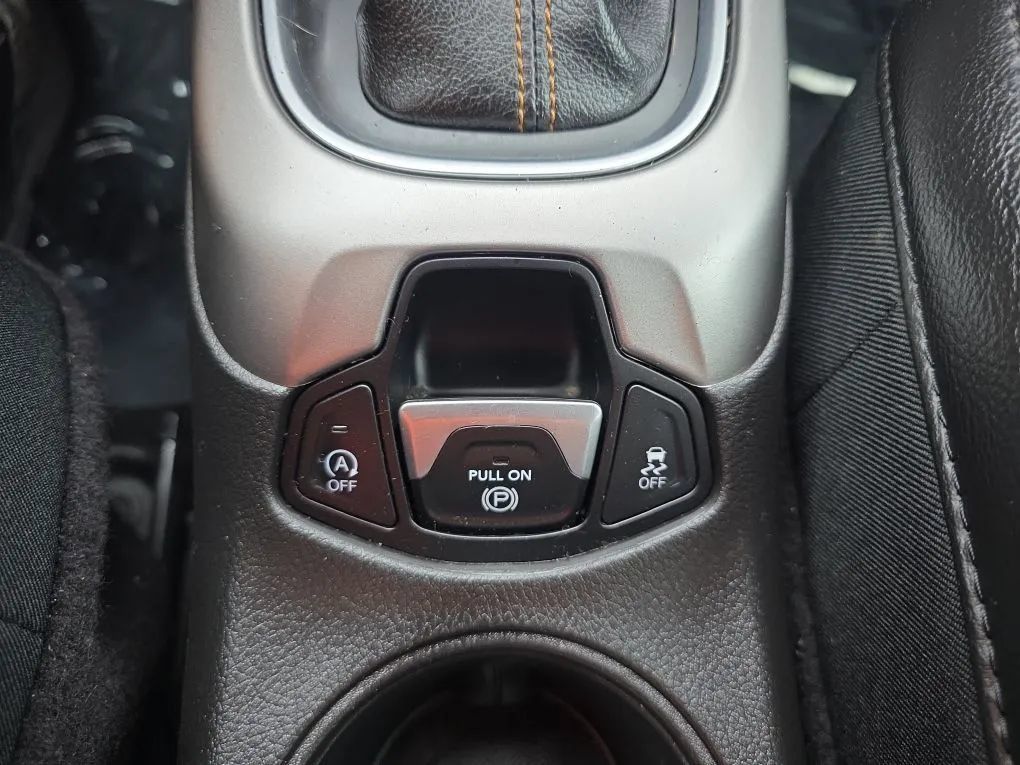 Used 2018 Jeep Compass Latitude w/ Popular Equipment Group AWD/4WD image 33