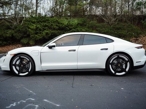 Used 2022 Porsche Taycan image 5