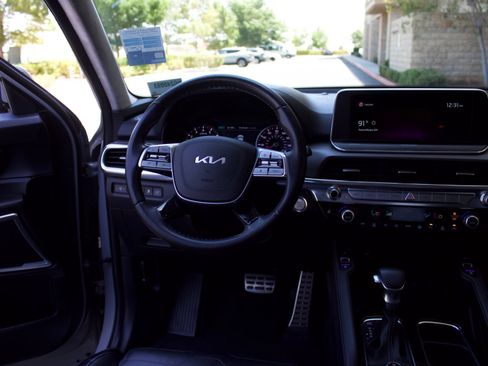 Used 2022 Kia Telluride SX w/ SX Prestige Package AWD/4WD image 17
