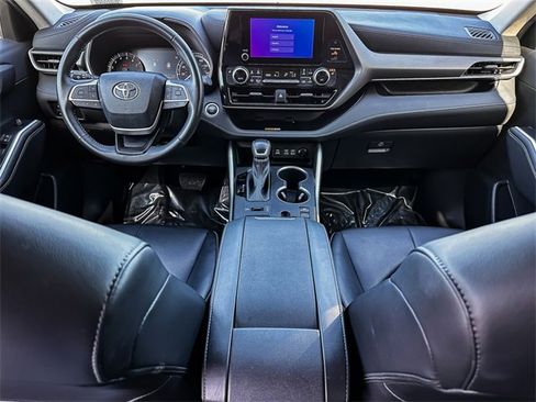 Used 2024 Toyota Highlander XLE image 29
