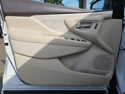 Used 2018 Nissan Murano Platinum image 9