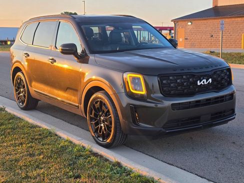 Used 2022 Kia Telluride EX w/ EX Premium Package AWD/4WD image 3