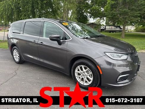 Used 2023 Chrysler Pacifica Touring-L FWD image 1