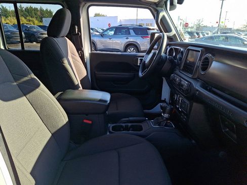 Used 2023 Jeep Wrangler Unlimited image 12