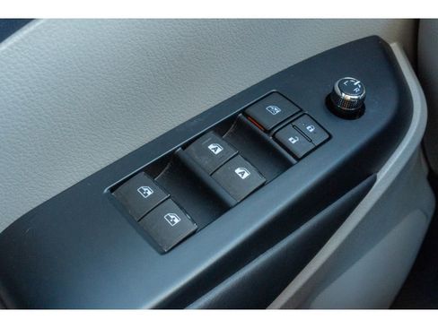 Used 2019 Toyota Highlander XLE image 30