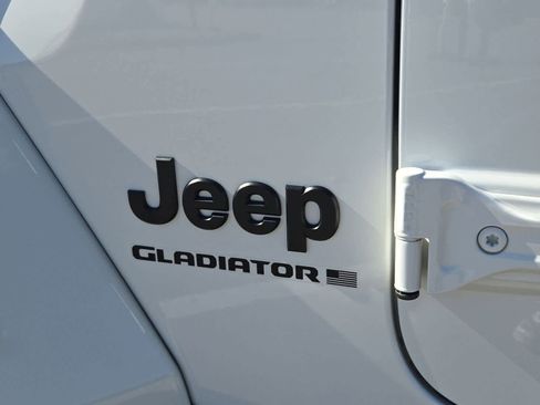 Used 2023 Jeep Gladiator Overland image 10