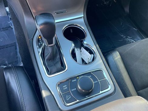 Used 2022 Jeep Grand Cherokee Laredo X image 27