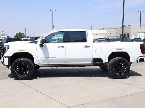 Used 2026 GMC Sierra 3500 Denali Ultimate AWD/4WD image 3