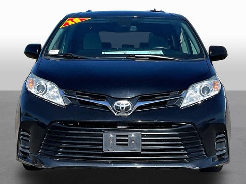 Used 2018 Toyota Sienna LE AWD/4WD image 3
