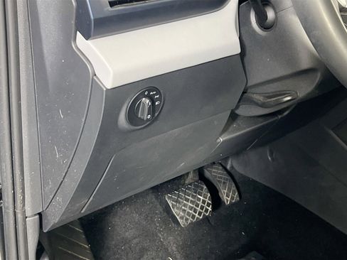 Used 2022 Volkswagen Taos SE image 11