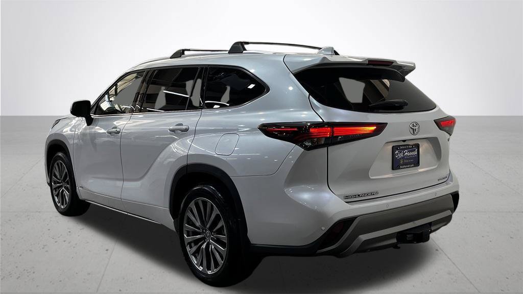 Used 2025 Toyota Highlander Limited AWD/4WD image 10