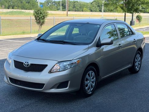 Used 2010 Toyota Corolla LE FWD image 4