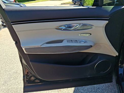 Used 2023 Genesis GV70 2.5T w/ Advanced Package AWD/4WD image 12