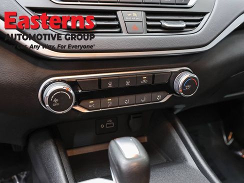 Used 2024 Nissan Altima 2.5 S FWD image 19