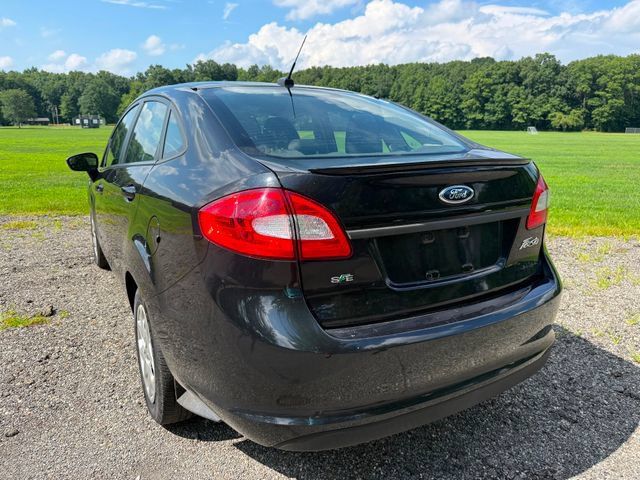 Used 2013 Ford Fiesta SE w/ Super Fuel Economy Pkg FWD image 3
