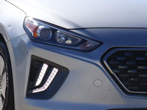 Used 2022 Hyundai Ioniq SE image 7