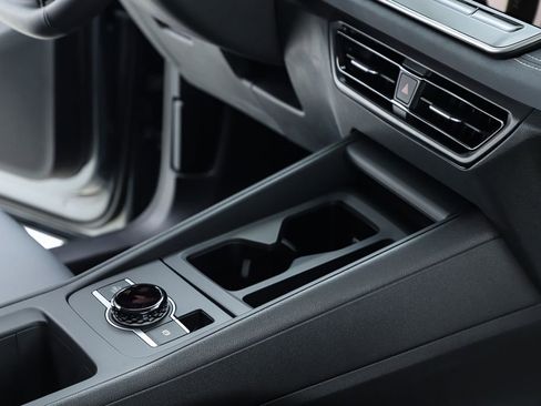 New 2025 Volkswagen Tiguan SE image 34