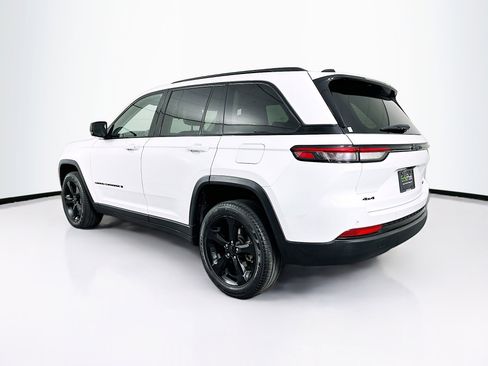 Used 2023 Jeep Grand Cherokee Limited w/ Black Appearance Package image 5