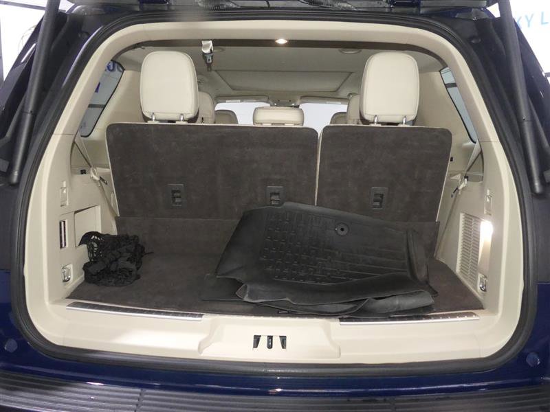 Used 2018 Lincoln Navigator Reserve w/ Technology Package AWD/4WD image 9