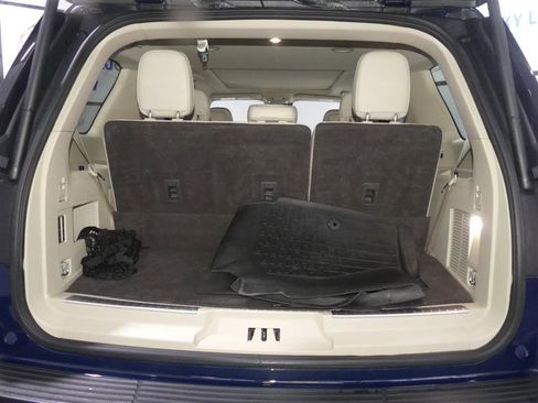 Used 2018 Lincoln Navigator Reserve w/ Technology Package AWD/4WD image 9