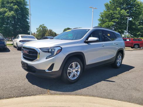 Used 2020 GMC Terrain SLE w/ Driver Convenience Package FWD image 7