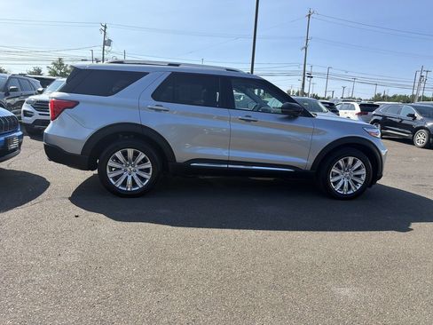 Used 2024 Ford Explorer Limited w/ Equipment Group 301A AWD/4WD image 6