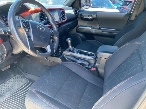 Used 2016 Toyota Tacoma TRD Sport AWD/4WD image 12