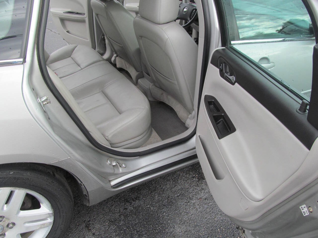 Used 2007 Chevrolet Impala LT FWD image 18